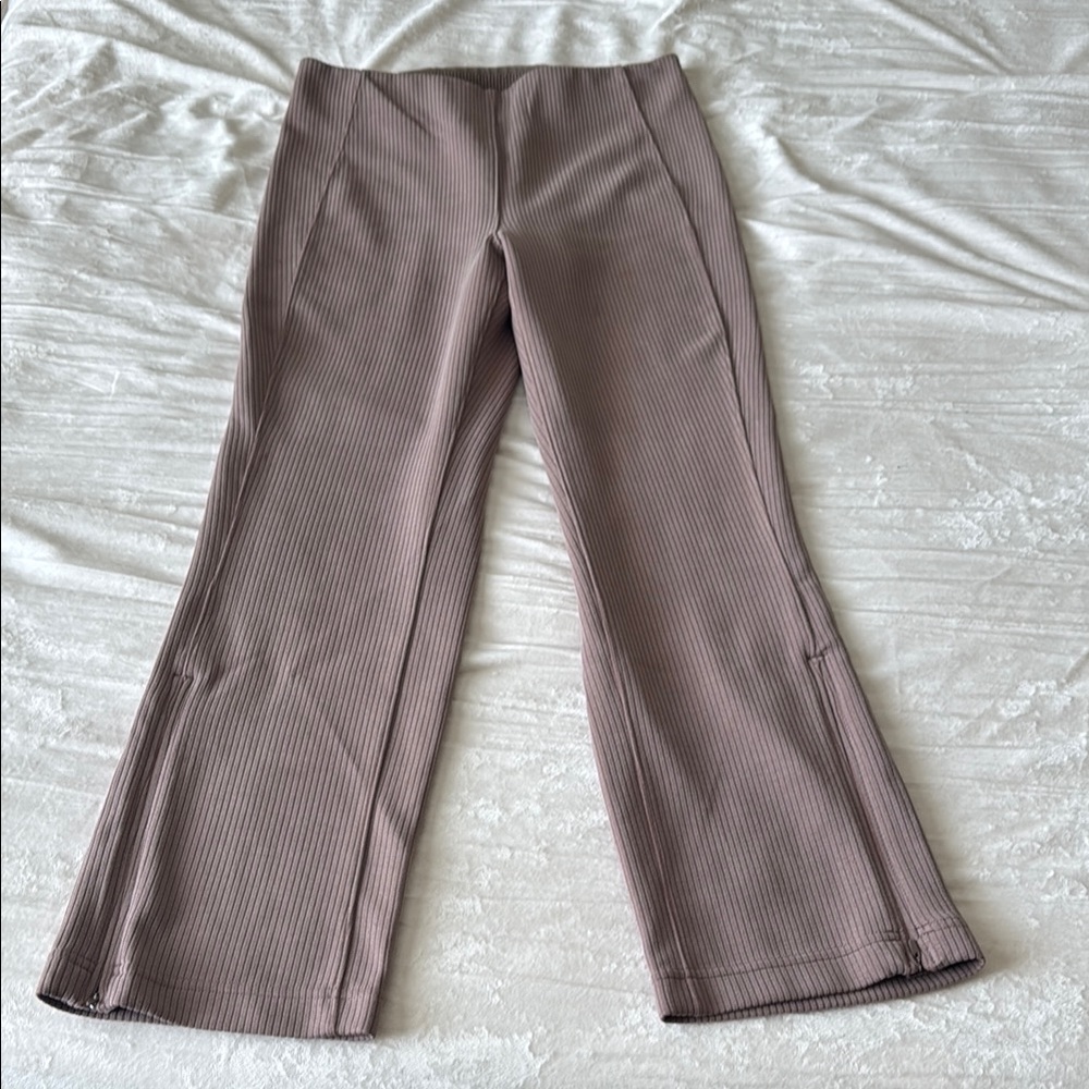 Lululemon Ribbed Softstreme zip-leg High Rise cropped pant 25"